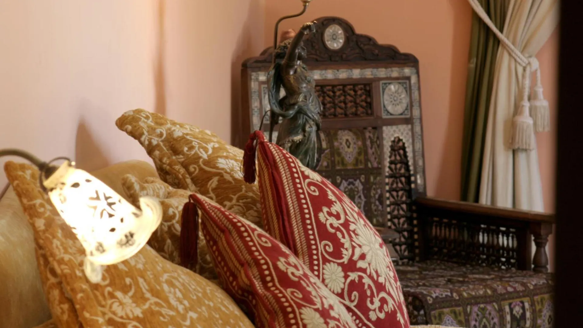 Dar Ayniwen Garden Hotel & Bird Zoo Marrakesh Morocco