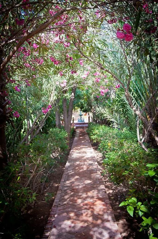 Dar Ayniwen Garden Hotel & Bird Zoo Marrakesh Guest house